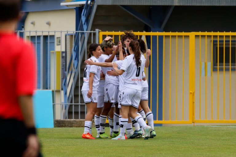 Σέντρα στην ελληνική Women’s Football League, αλλά…