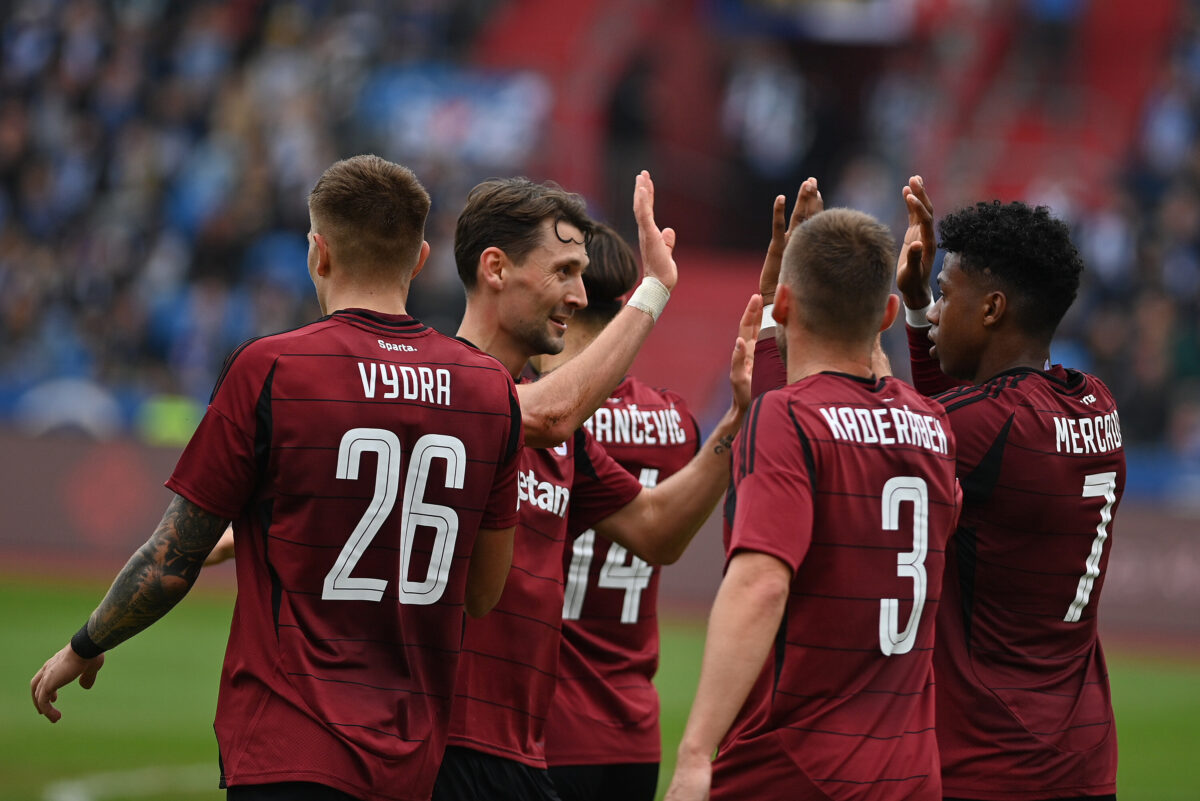 Είναι φορτισμένη, παίζει στο «σπίτι» της και μας αρέσει!