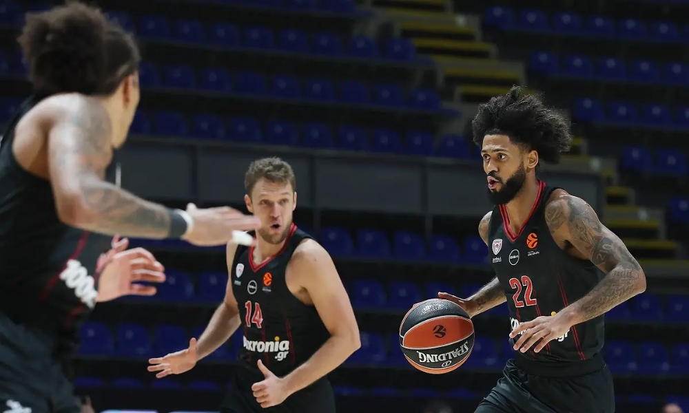 Με τους πόντους στο ΣΕΦ