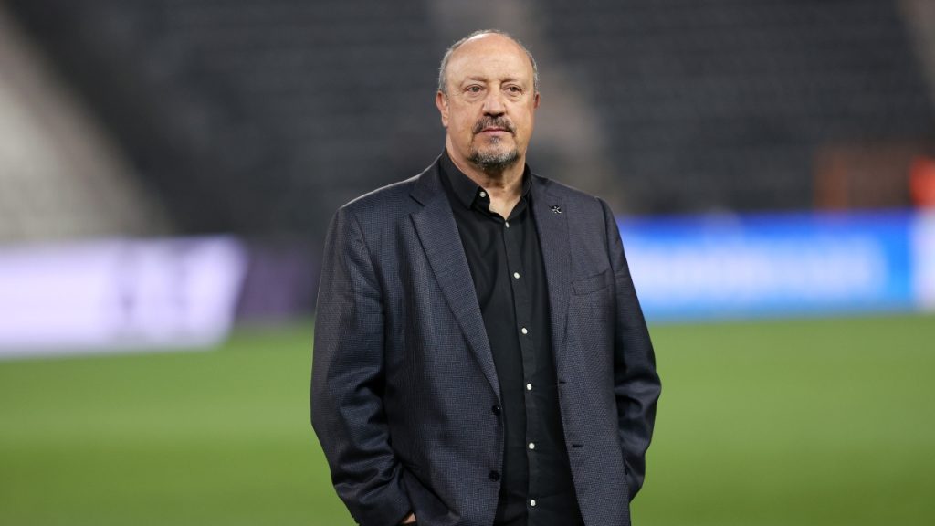 Φόρτωσε ο Μπενίτεθ και τους διώχνει!