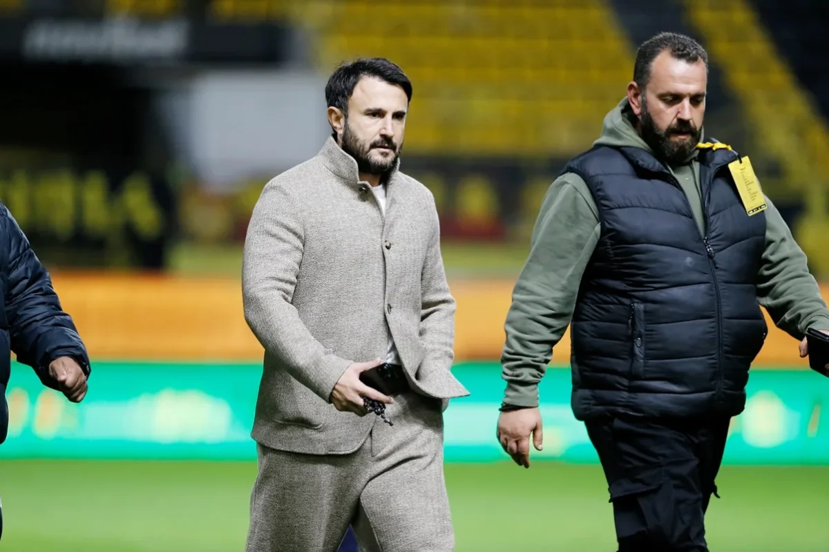 Βόμβα με προπονητή από Καρυπίδη